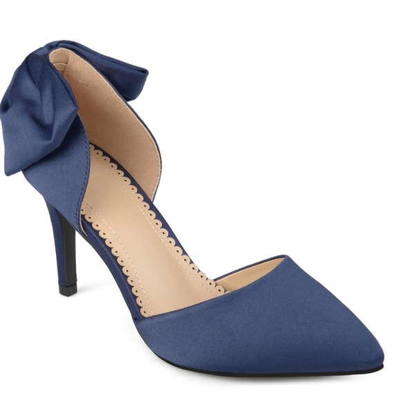 Tanzi Pump from Journee Collection - Picture 2 of 7